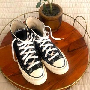 Unisex converse Chuck Taylors Size 5 WOMEN 3 MENS